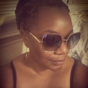 Meet your Posher, Taj